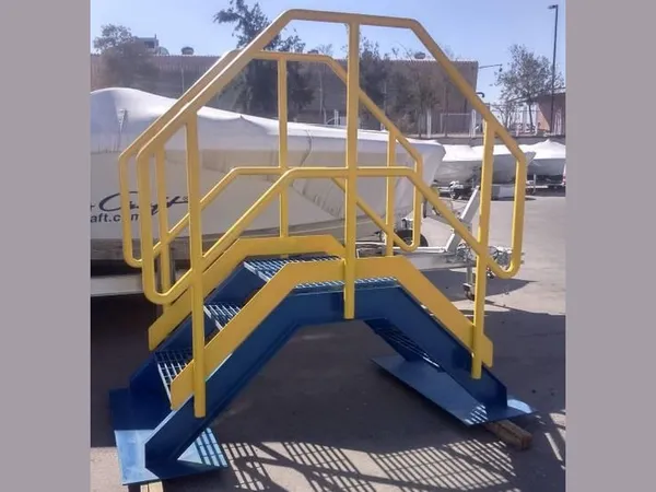 Escalera sobre tubería