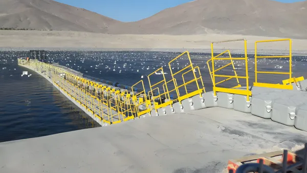 Estación de bombeo flotante, faena minera